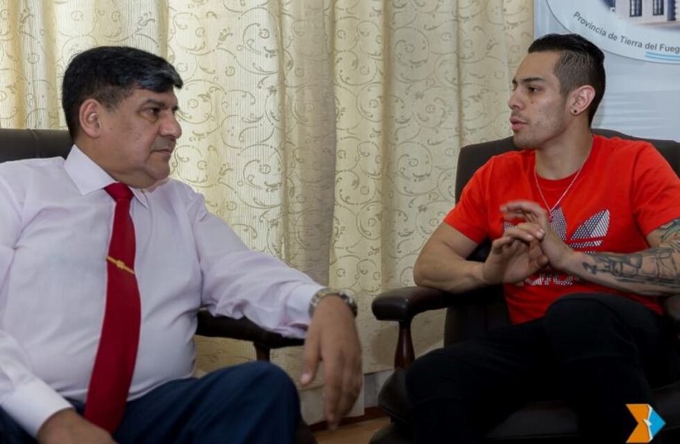 Arcando recibió al representante fueguino de kickboxing que viajará a España