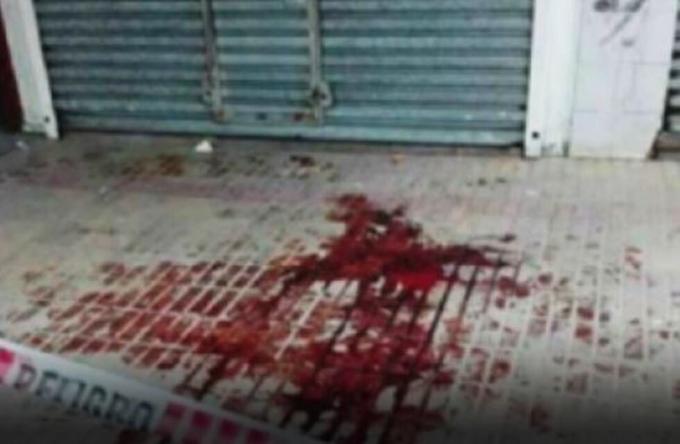 Esperaba el colectivo, le arrojaron una piedra para robarle y murió