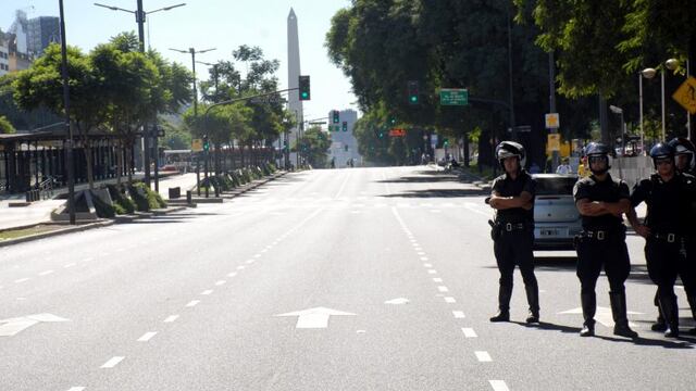 DYN19, BUENOS AIRES, 05/04/2017, ORGANIZACIONES SOCIALES PROTESTAN EN LA AV 9 DE JULIO. FOTO:DYN/CARLOS GRECO.
