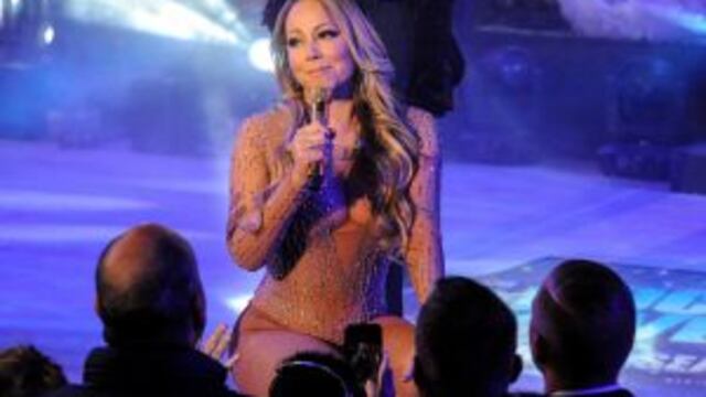 Mariah Carey performs during a concert in Times Square on New Year's Eve in New York, U.S. December 31, 2016. REUTERS/Stephanie Keith
