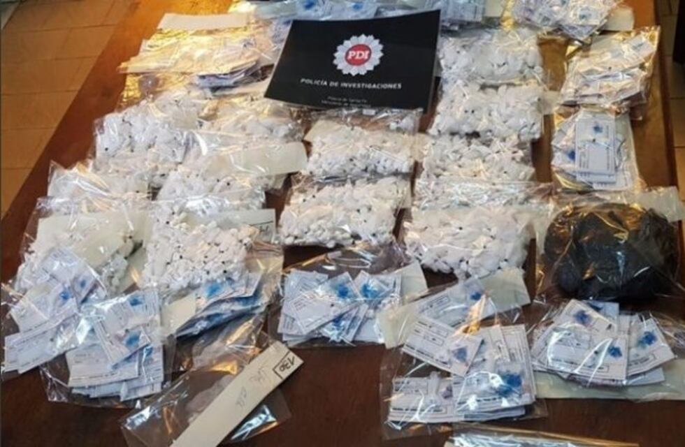 Ocho detenidos y secuestro de drogas y armas en múltiples allanamientos