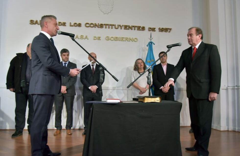 Asumió el nuevo ministro de Economía y anunció que el aguinaldo estará el 3 de julio