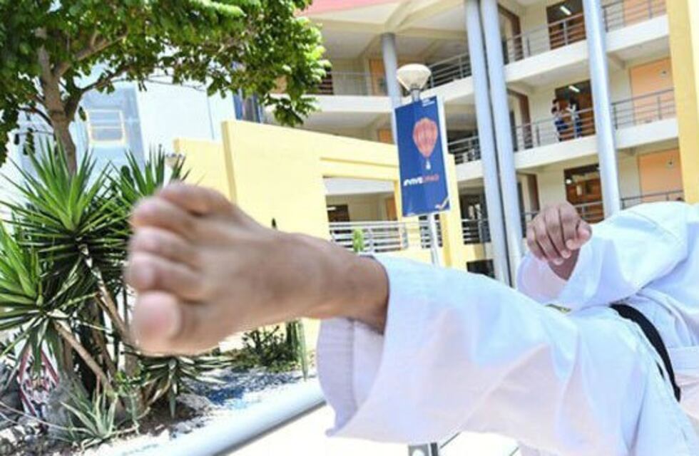 Karateca detenido por amenazar de muerte a familiar y golpear a policías