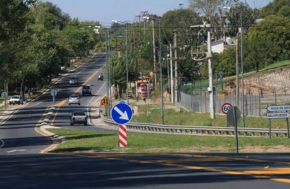 Un motociclista que hacía un delivery murió al chocar en la ruta E53