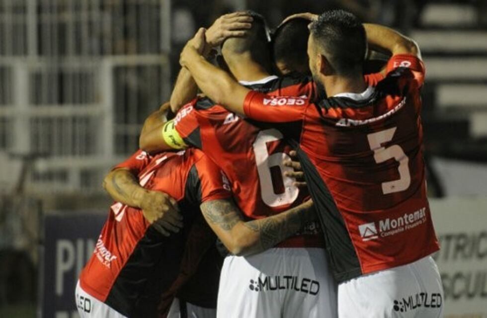 Gimnasia juega esta noche en Villa Ramallo