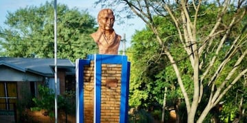 La municipalidad de Eldorado restauró bustos de las plazas de la ciudad