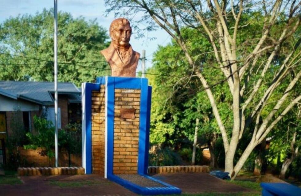 La municipalidad de Eldorado restauró bustos de las plazas de la ciudad