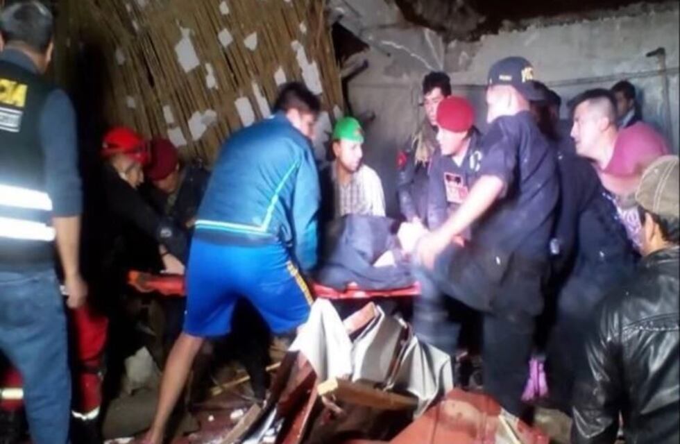 Perú: celebraban una boda, se derrumbó una pared y hay 15 muertos y 30 heridos