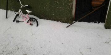 No su00f3lo lluvias, tambiu00e9n mucho granizo cayu00f3 en Huinca Renancu00f3.
