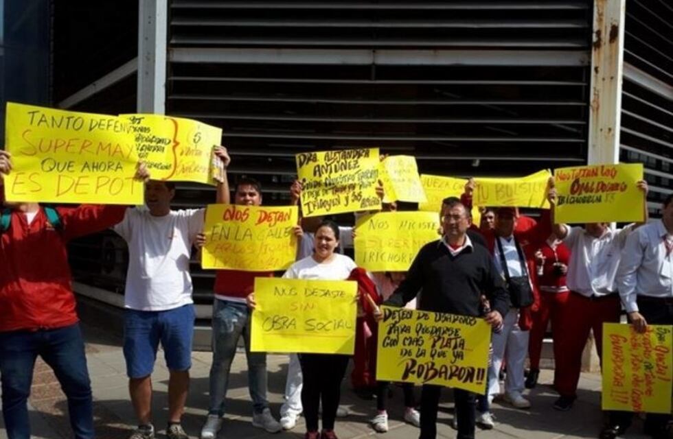 Los empleados de Supermax marcharon para pedir que se mantengan los puestos laborales