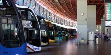 Los jóvenes, en su mayoría estudiantes, durmieron en colectivos y se les acaba la comida\u002E