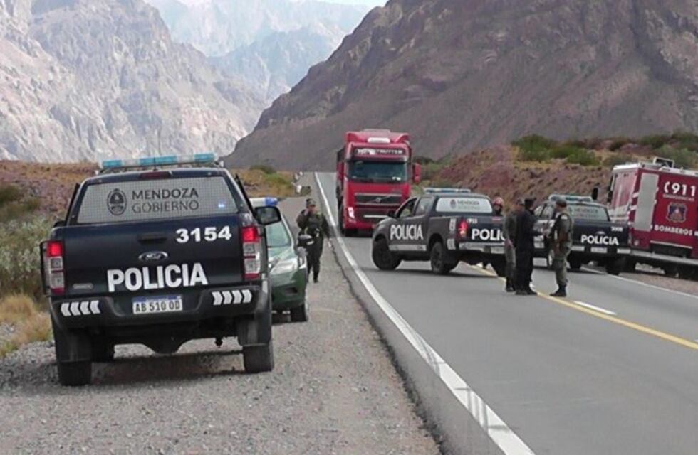 Milagro: un auto cayó al precipicio y se salvaron las tres personas