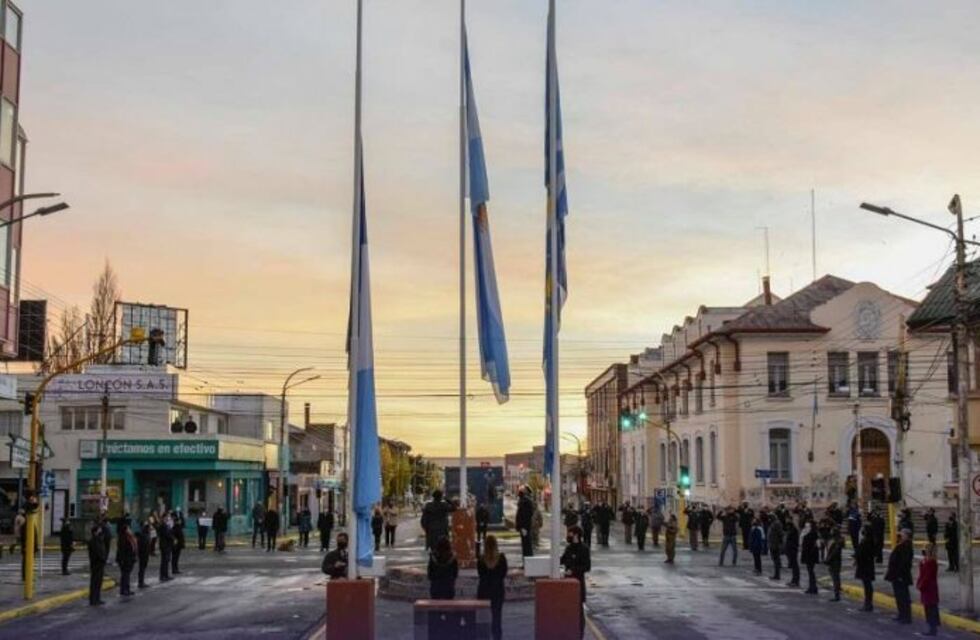 Pablo Grasso encabezó el acto por el aniversario de la Revolución de Mayo