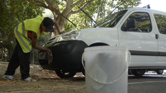 A días de erradicar a los “trapitos” de las calles, Capital desalojó a nueve lavacoches
