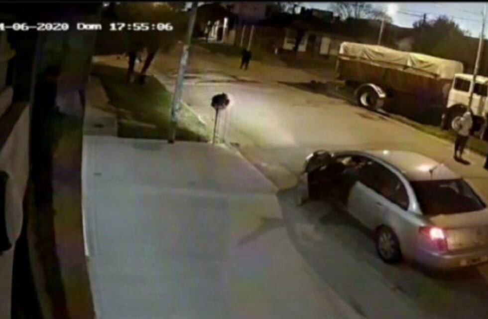 Un camión sin conductor chocó contra una columna y de milagro no embistió a peatones ni dañó propiedades