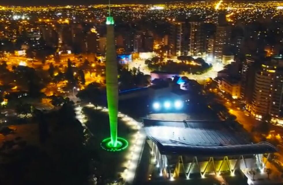 Córdoba de noche, vista desde un dron: IM-PRE-SIO-NAN-TE