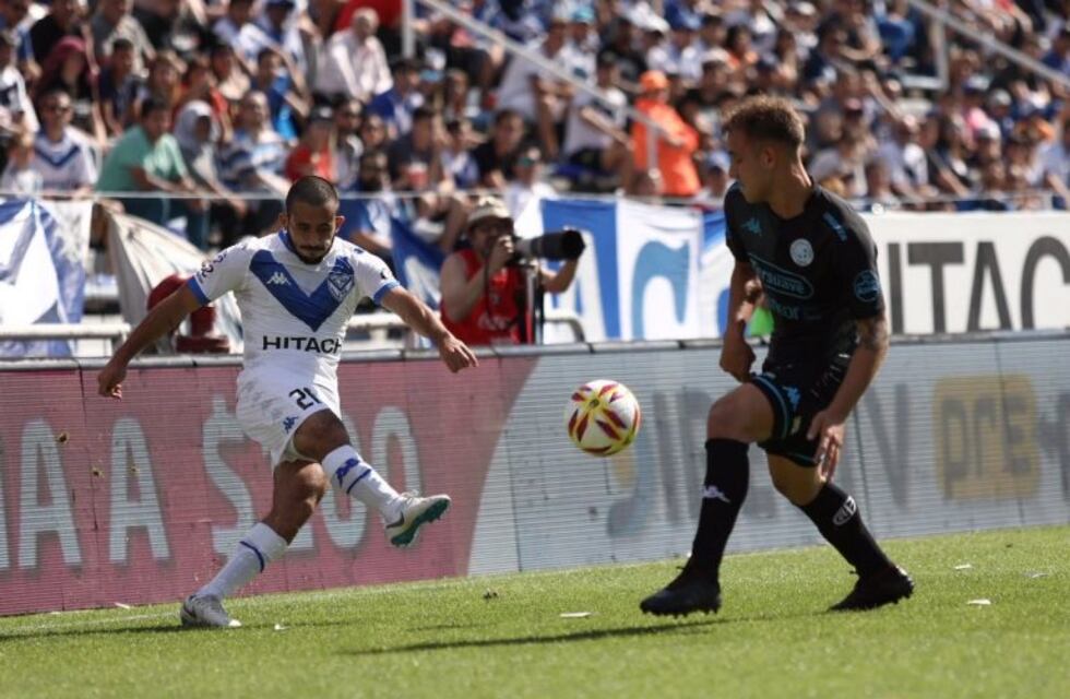 Al final del primer tiempo Belgrano se quedó sin Suárez, y con 10