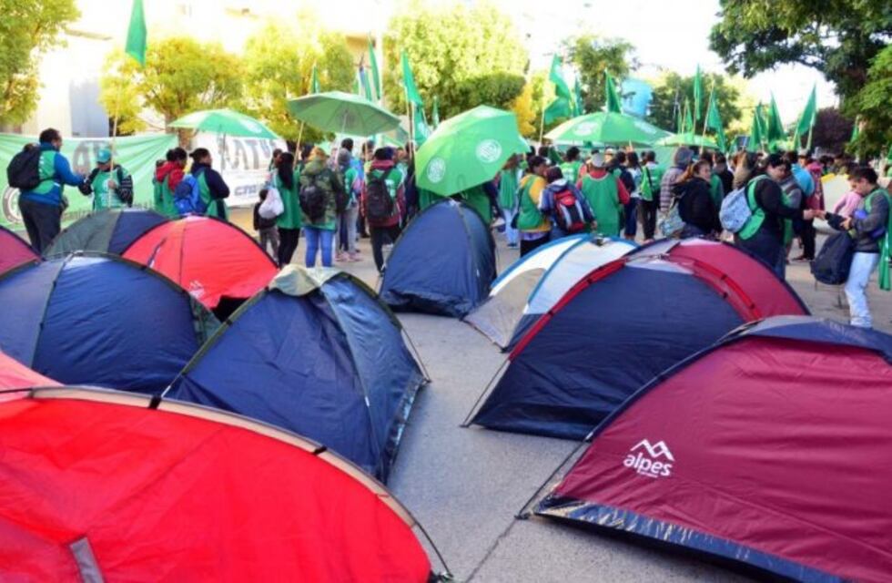 Tratarán en la Legislatura el pase a planta permanente de más de 2.000 trabajadores