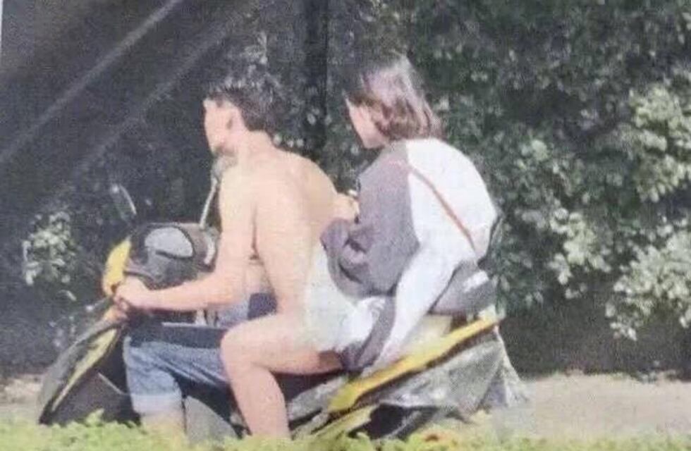 Desnudo en la moto: el viral que hizo estallar Internet