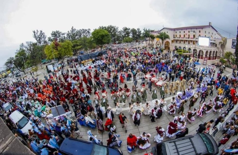 Bailarines de folklore de Comodoro son parte de un Récord Guinness