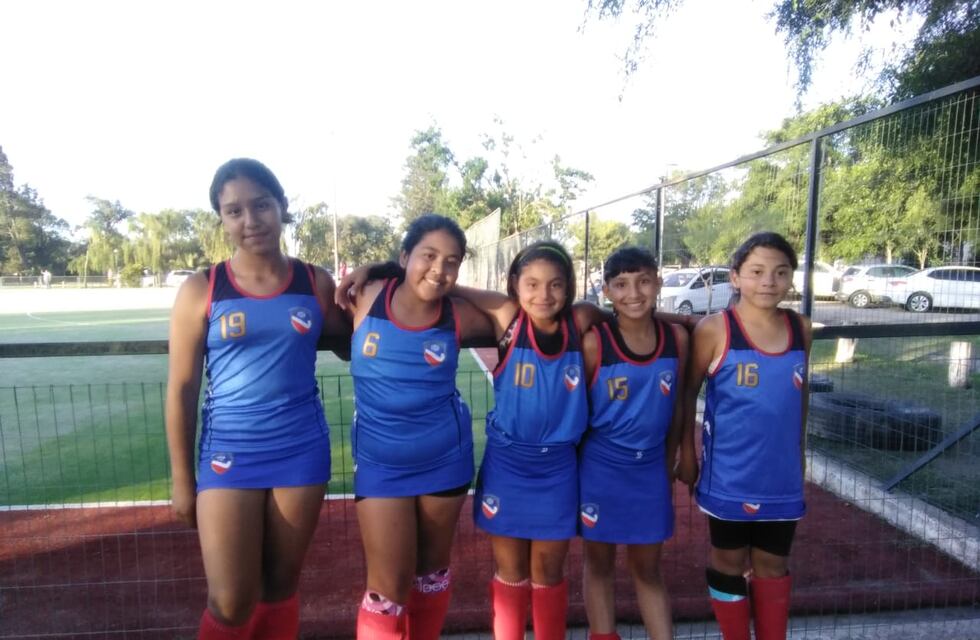 Jugadoras del Centro Vecinal San Miguel participan en Río Cuarto de un Torneo Regional de Hockey