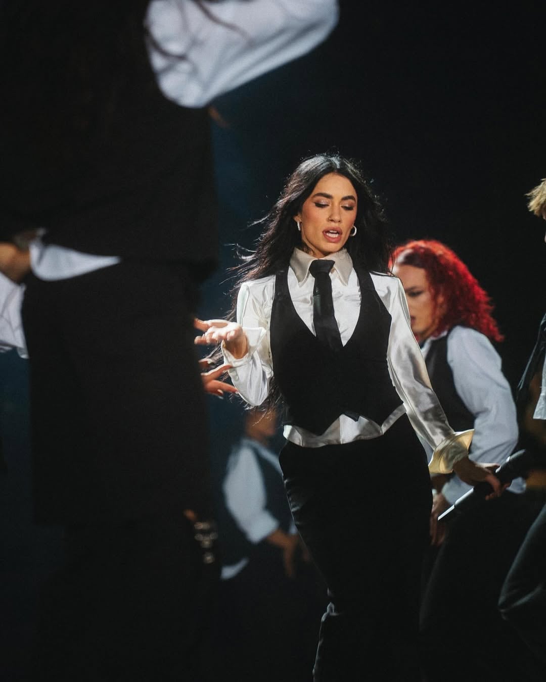El look de Lali Espósito con corbata