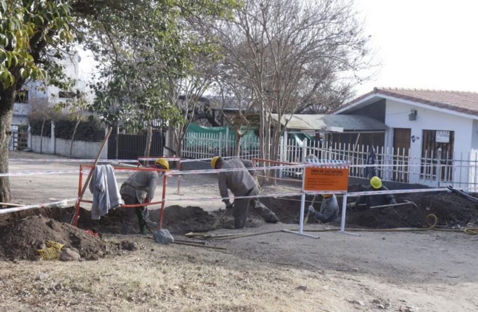 Continúan las obras de gas natural en Sol y Río y Villa Independencia