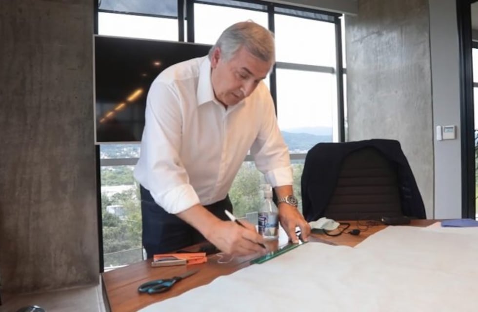 Utilísimo: el tutorial del gobernador Morales para confeccionar barbijos