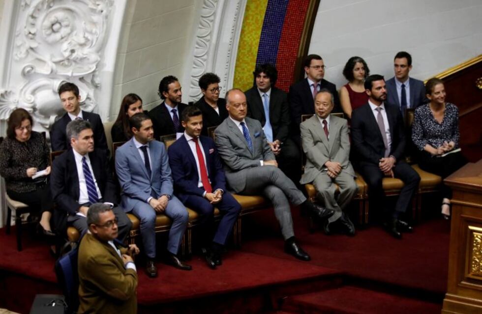 Doce embajadores acudieron a apoyar a los parlamentarios venezolanos