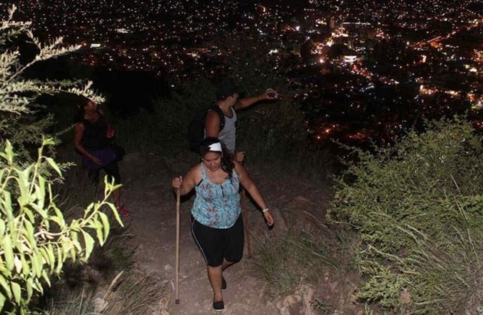 Carlos Paz: vuelven las visitas guiadas nocturnas al Cerro de La Cruz