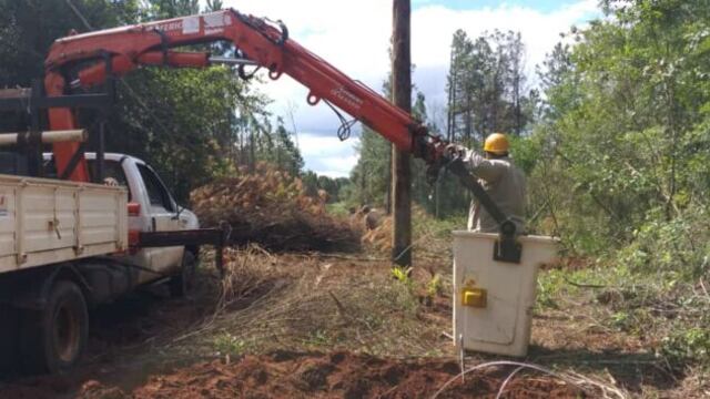 Energía de Misiones realizó trabajos en Jardín América y Loreto