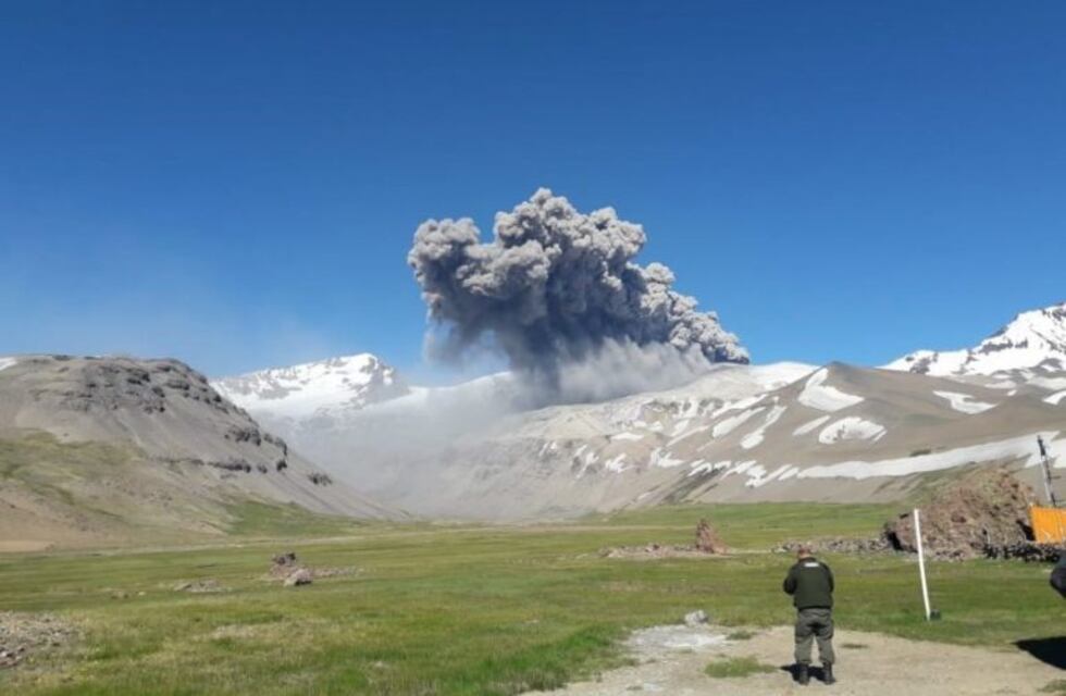 La intensa actividad del volcán Peteroa alerta a Malargüe
