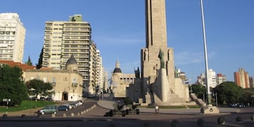 El emblema más característica de la ciudad tiene apenas 62 años\u002E En el sitio del Monumento a la Bandera antes había una plaza\u002E (Archivo)