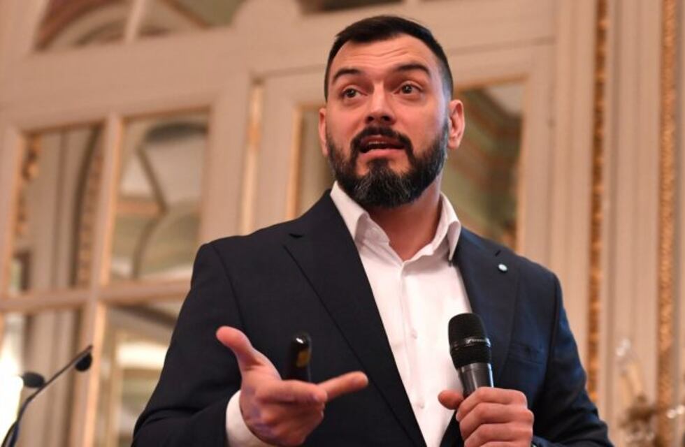 Emmanuel Álvarez Agis: "Macri convirtió la corrida cambiaria en una corrida bancaria"