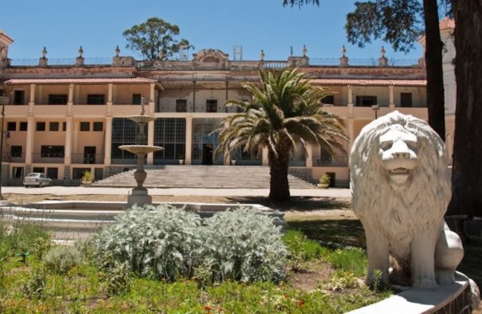 Llamaron a la “Policía de Córdoba” por ruidos raros en el hotel Edén y recibieron una desopilante respuesta