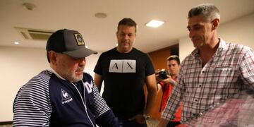 El vicepresidente Cristian D'Amico saludó al astro en el Hotel Ros Tower\u002E (@canoboficial)