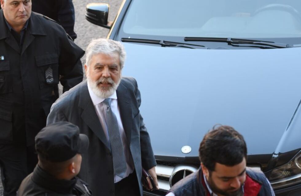 La defensa de Julio De Vido apeló en Tribunales el rechazo a la exención de prisión del diputado