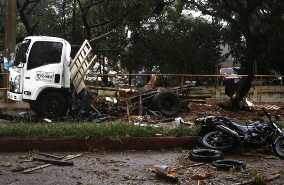 Ataque en Colombia: explotó un "camión bomba" frente a una comisaría