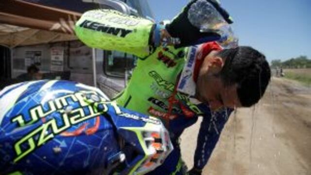 Spain's Sherco Tvs motorbike rider Juan Pedrero Garcia pours water over his head after finishing the second stage of the Dakar Rally, between Resistencia and San Miguel de Tucuman, Argentina, Tuesday, Jan. 3, 2017. The race started in Paraguay and will pass through Bolivia as well. (AP Photo/Martin Mejia)