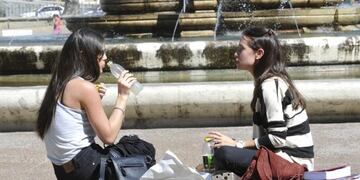 Para el miércoles se espera una máxima de 33 grados\u002E Para derretir los rastros de nieve\u002E