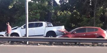 Choque en cadena en Acceso Este: caos vehicular