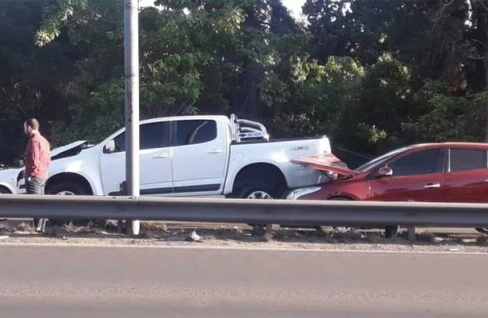 Choque en cadena en Acceso Este: caos vehicular