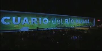 El show audiovisual fue la antesala del recital que dieron Rubén Goldín, Franco Luciani y Chango Spasiuk\u002E (Prensa Gobierno de Santa Fe)