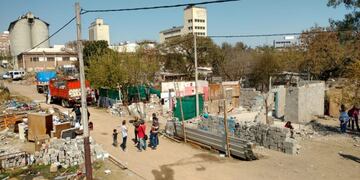 El desalojo de la Villa La Maternidad en Córdoba se desarolló sin mayores incidentes\u002E