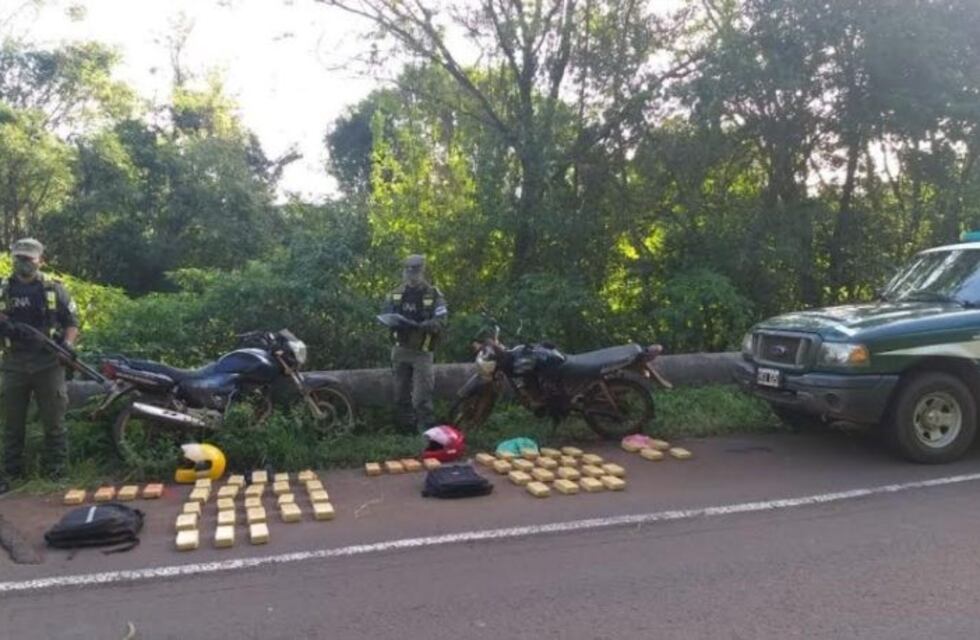 A. del Valle: Gendarmería halló dos motocicletas abandonadas con 40 kilos de marihuana