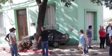 Choque calle Pelegrini\nCrédito: Somos Online