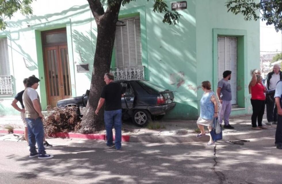 Dos vehículos protagonizaron un accidente de tránsito en el microcentro
