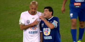 Cruce caliente entre Diego Maradona y Juan Sebastiu00e1n Veru00f3n en el Partido por la Paz