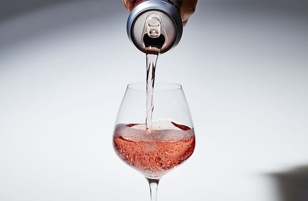 La industria del vino gana cada vez más adeptos con la lata y el bag in box