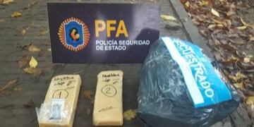 La Policía Federal Argentina secuestró casi dos kilos de marihuana\u002E (PFA)